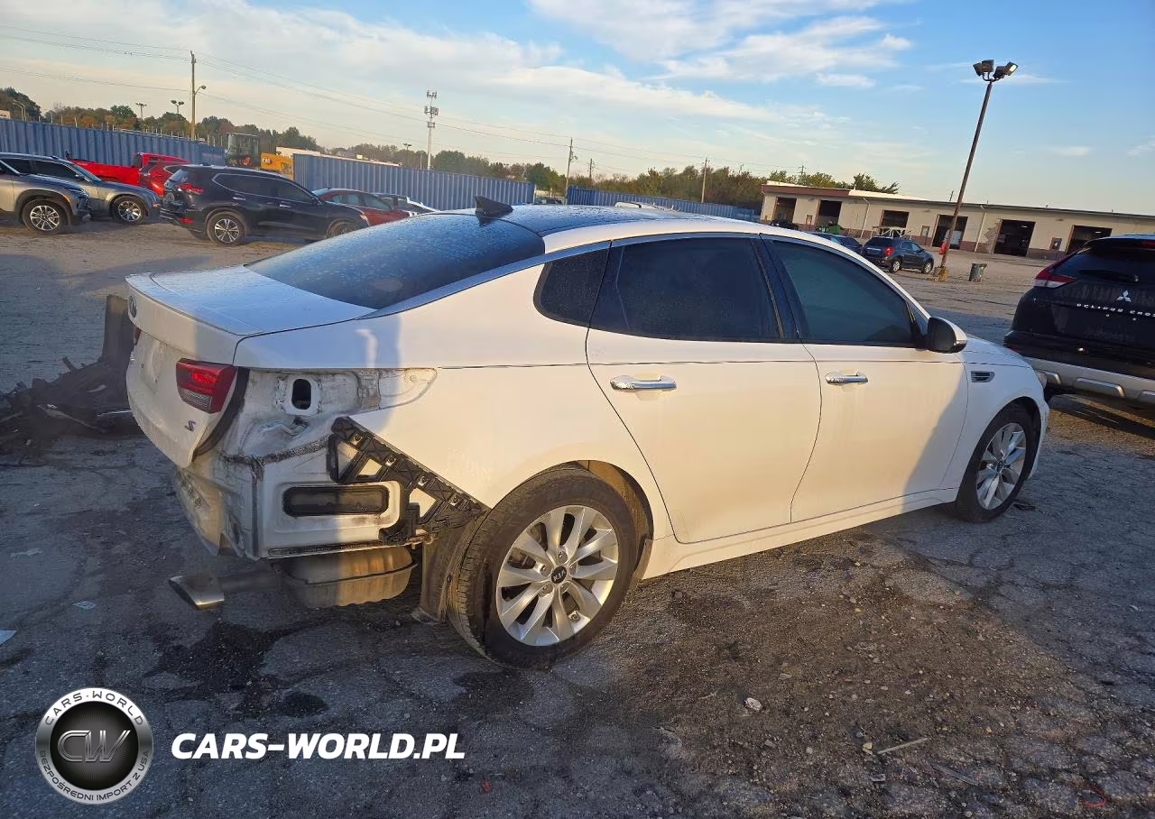 2018 Kia Optima S VIN:5XXGT4L35JG247033 - 3