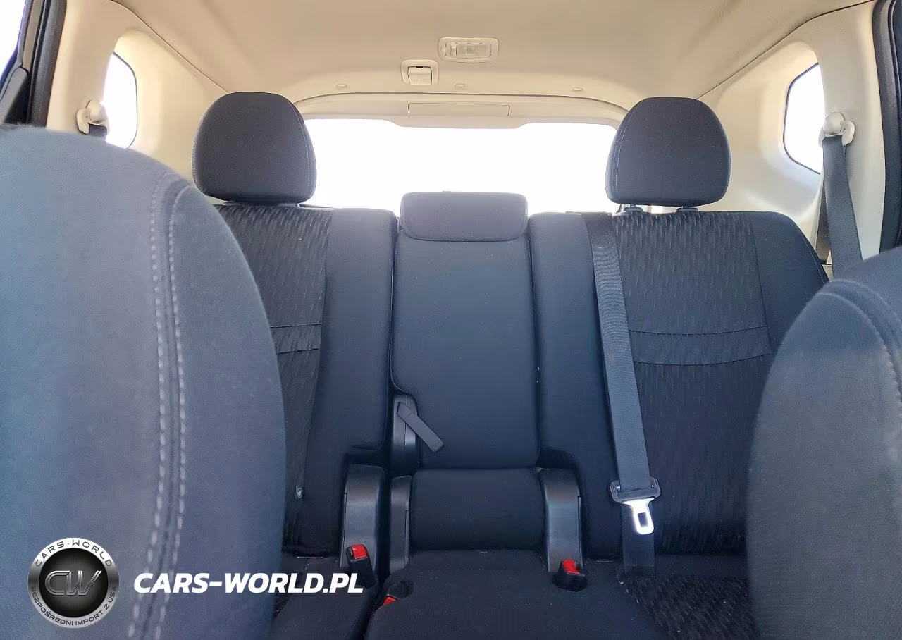 2019 Nissan Rogue S VIN:5N1AT2MV8KC713934 - 10