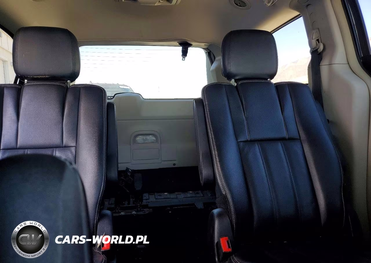 2014 Chrysler Town & Country Touring VIN:2C4RC1BG8ER203648 - 10