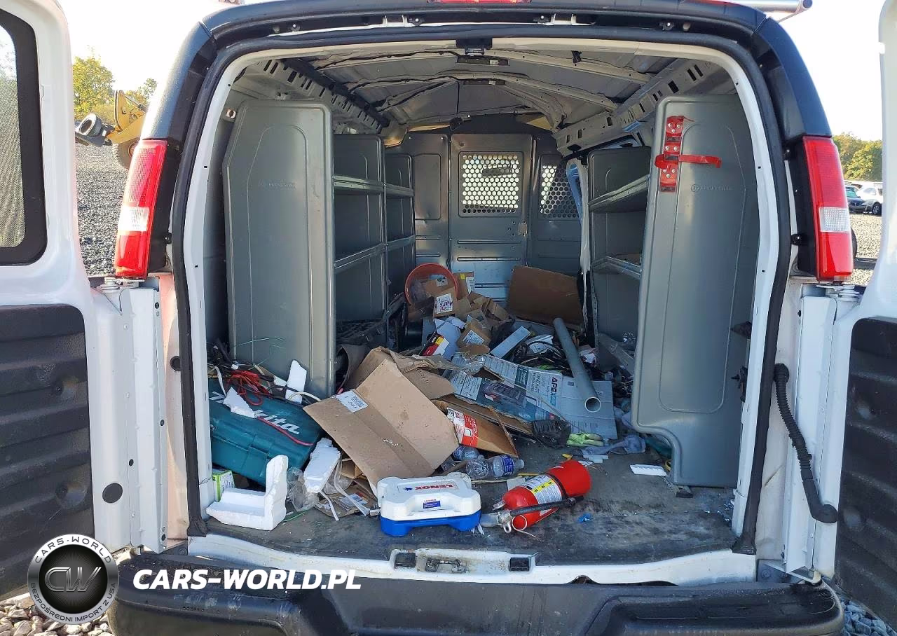 2025 Chevrolet Express G2500 VIN:1GCWGAFP8S1102045 - 10