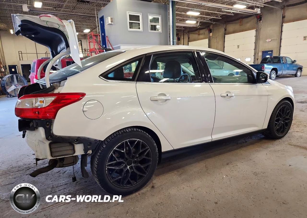 2013 Ford Focus Titanium VIN:1FADP3J25DL263822 - 3