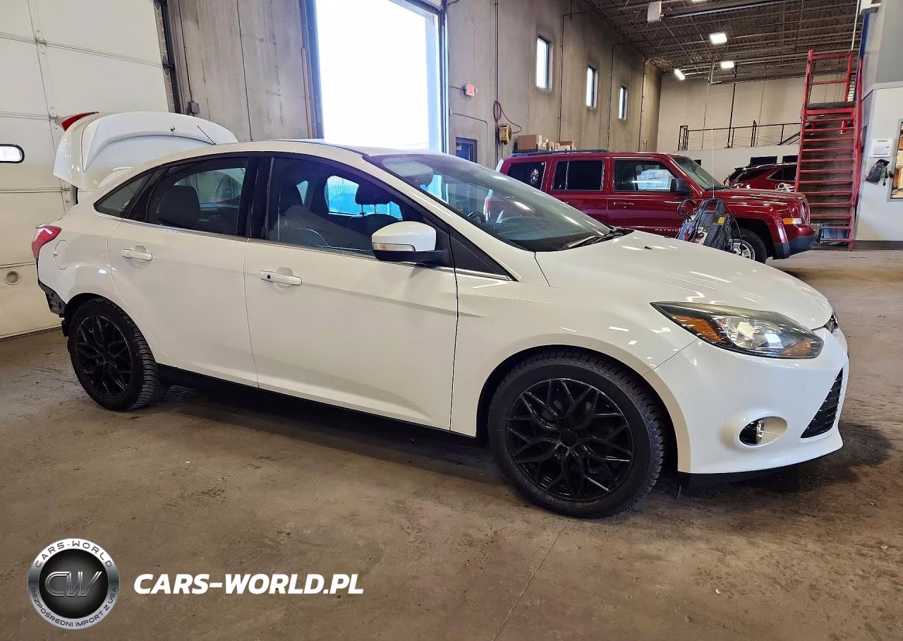 2013 Ford Focus Titanium VIN:1FADP3J25DL263822 - 4