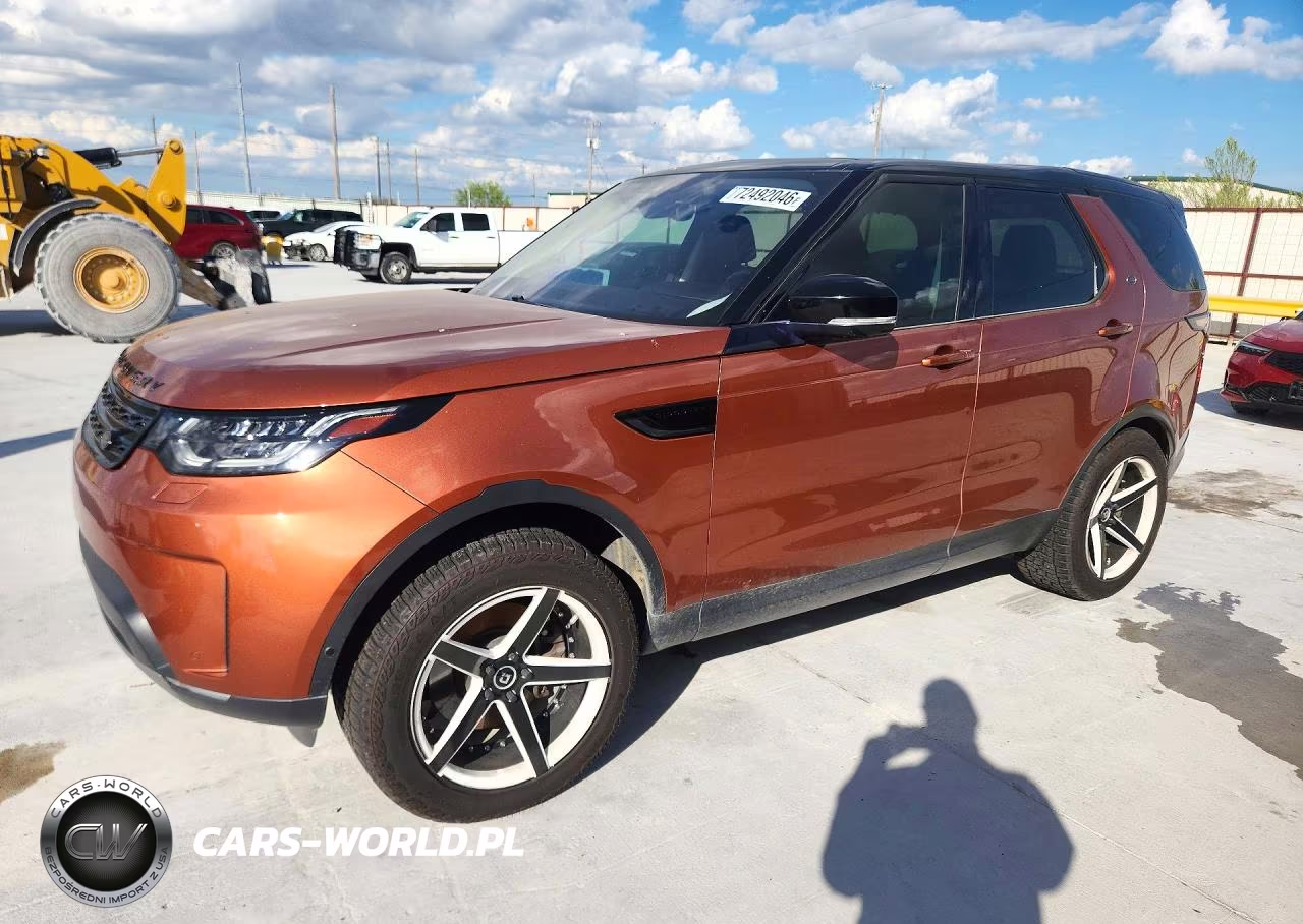 2017 Land Rover Discovery First Edition VIN:SALRTBBV7HA013944 - 1