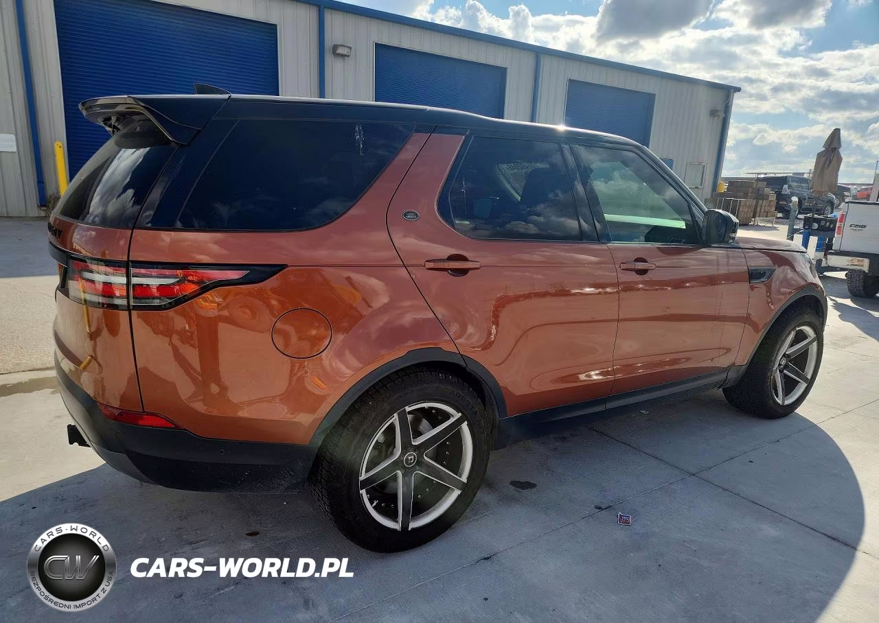 2017 Land Rover Discovery First Edition VIN:SALRTBBV7HA013944 - 3