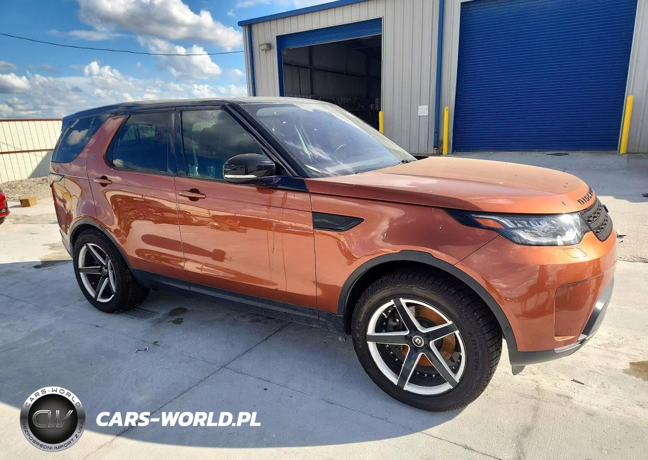 2017 Land Rover Discovery First Edition VIN:SALRTBBV7HA013944 - 4