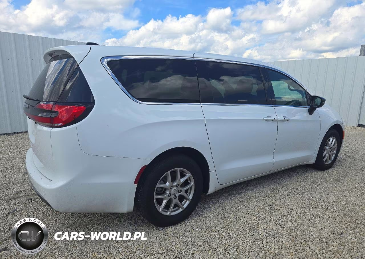 2026 Chrysler Pacifica Select VIN:2C4RC1BG0TR179469 - 3