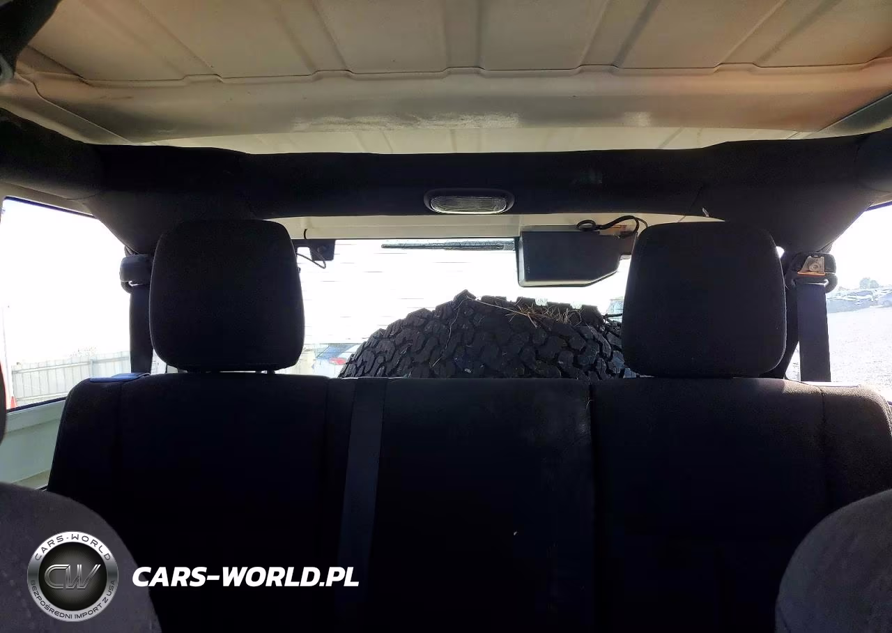2015 Jeep Wrangler Unlimited Sport VIN:1C4BJWDG3FL619019 - 10