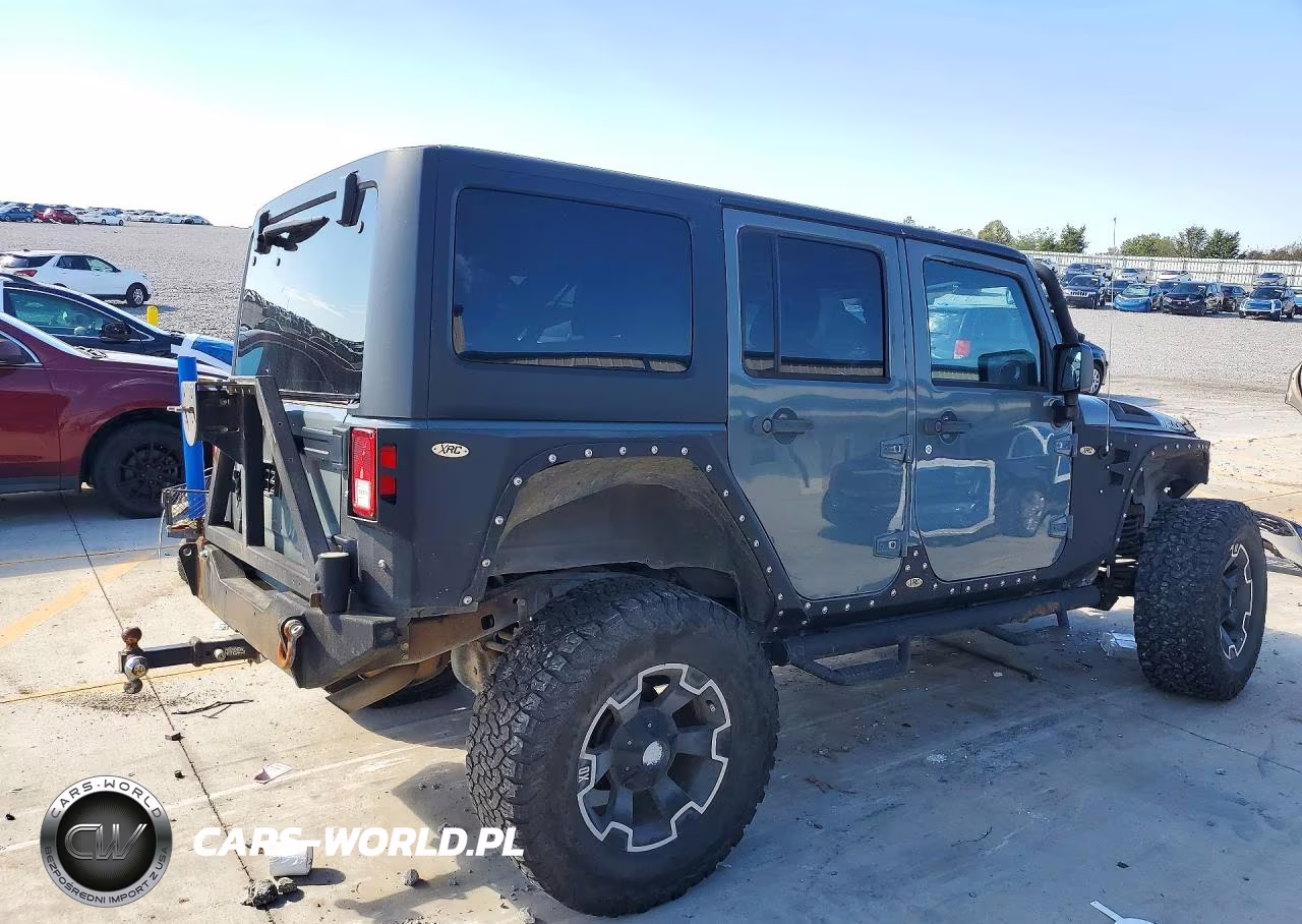2015 Jeep Wrangler Unlimited Sport VIN:1C4BJWDG3FL619019 - 3
