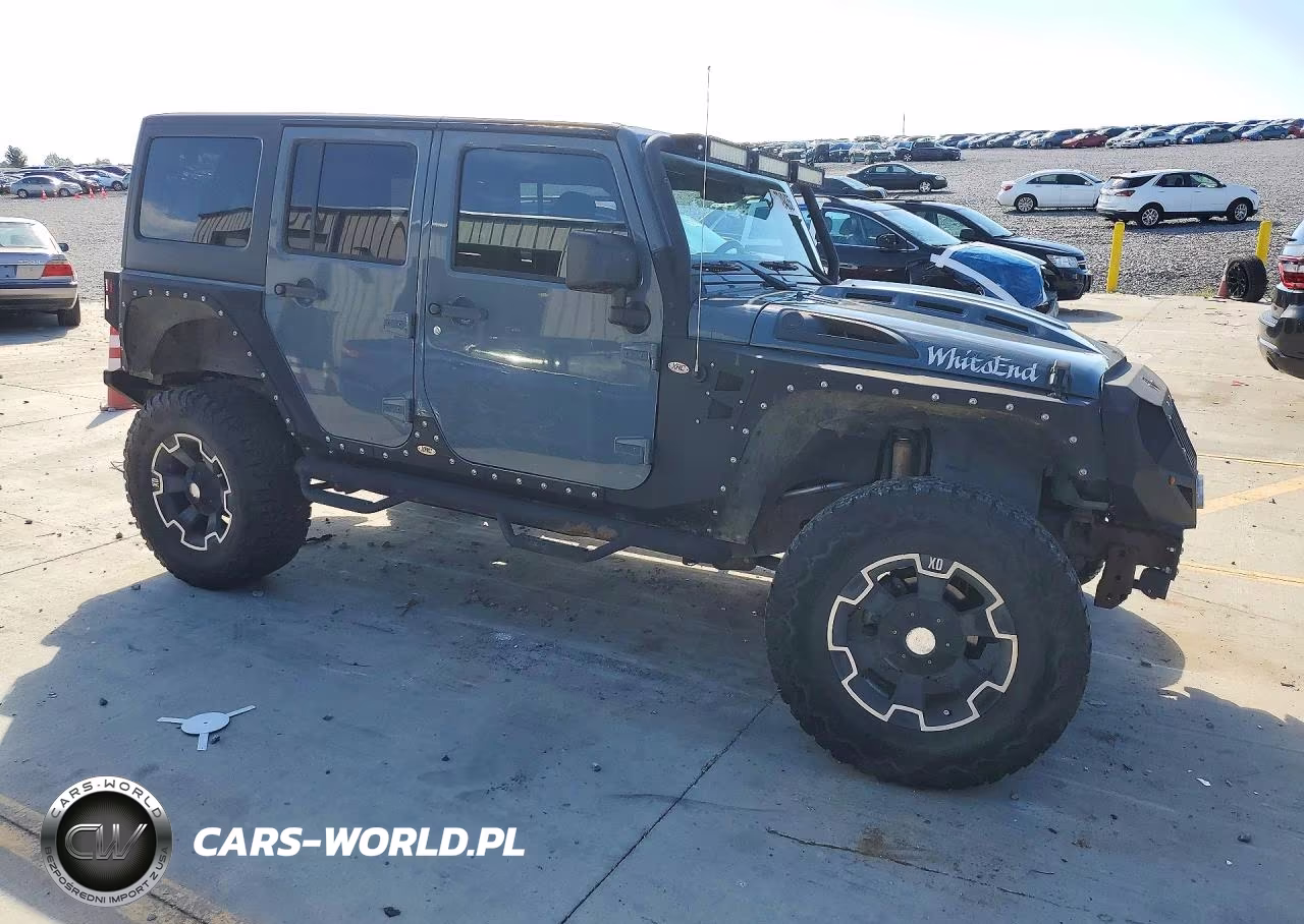 2015 Jeep Wrangler Unlimited Sport VIN:1C4BJWDG3FL619019 - 4