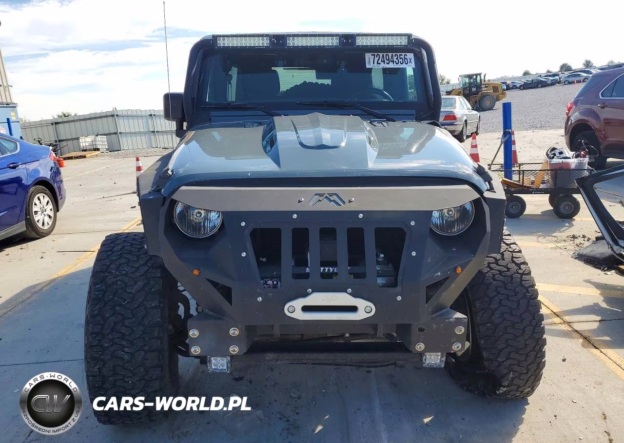 2015 Jeep Wrangler Unlimited Sport VIN:1C4BJWDG3FL619019 - 5