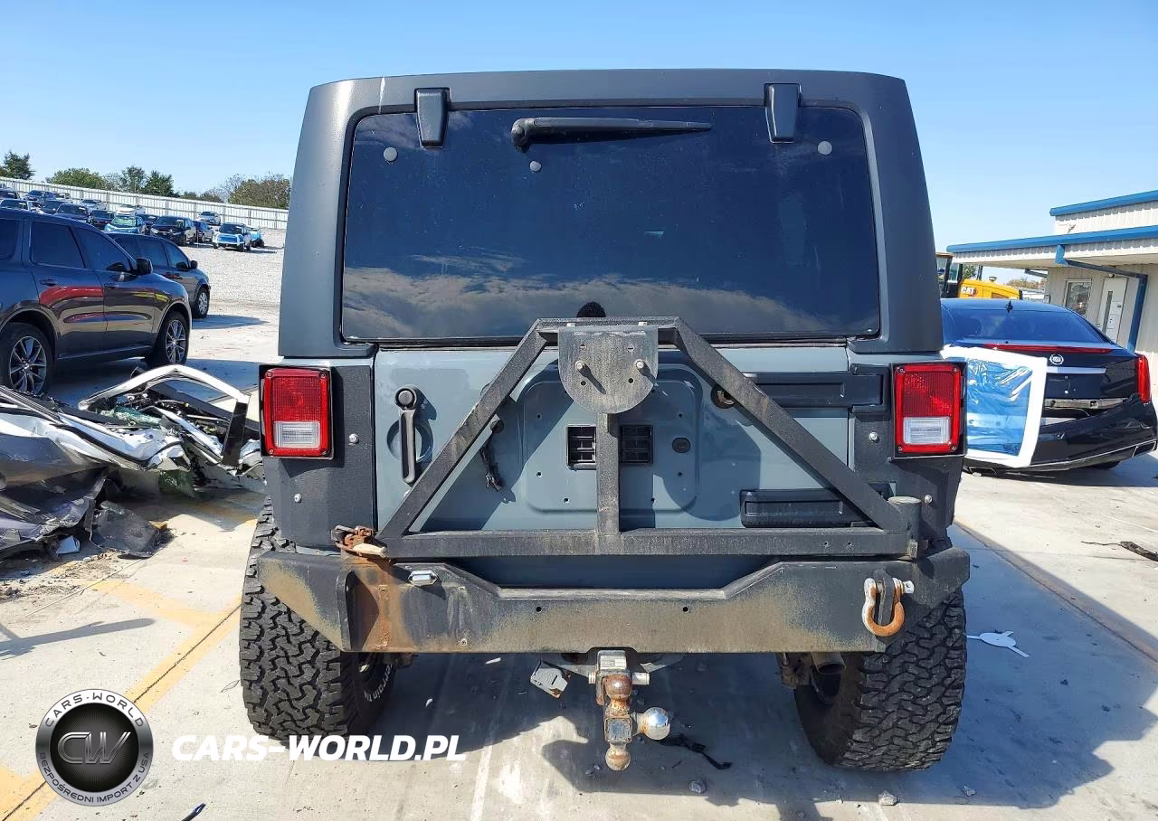 2015 Jeep Wrangler Unlimited Sport VIN:1C4BJWDG3FL619019 - 6