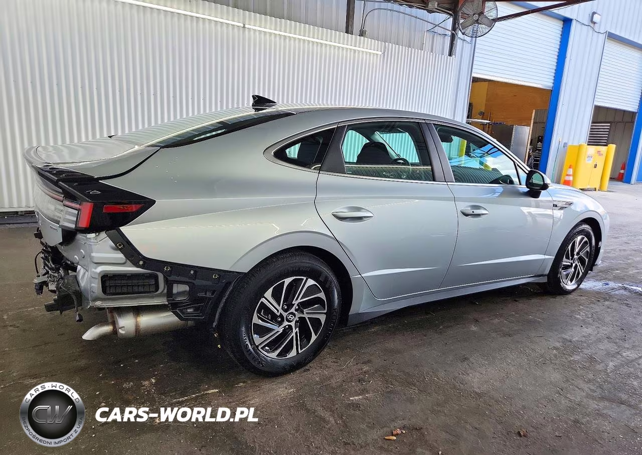 2026 Hyundai Sonata Hybrid Blue VIN:KMHL24JJ7TA165883 - 3