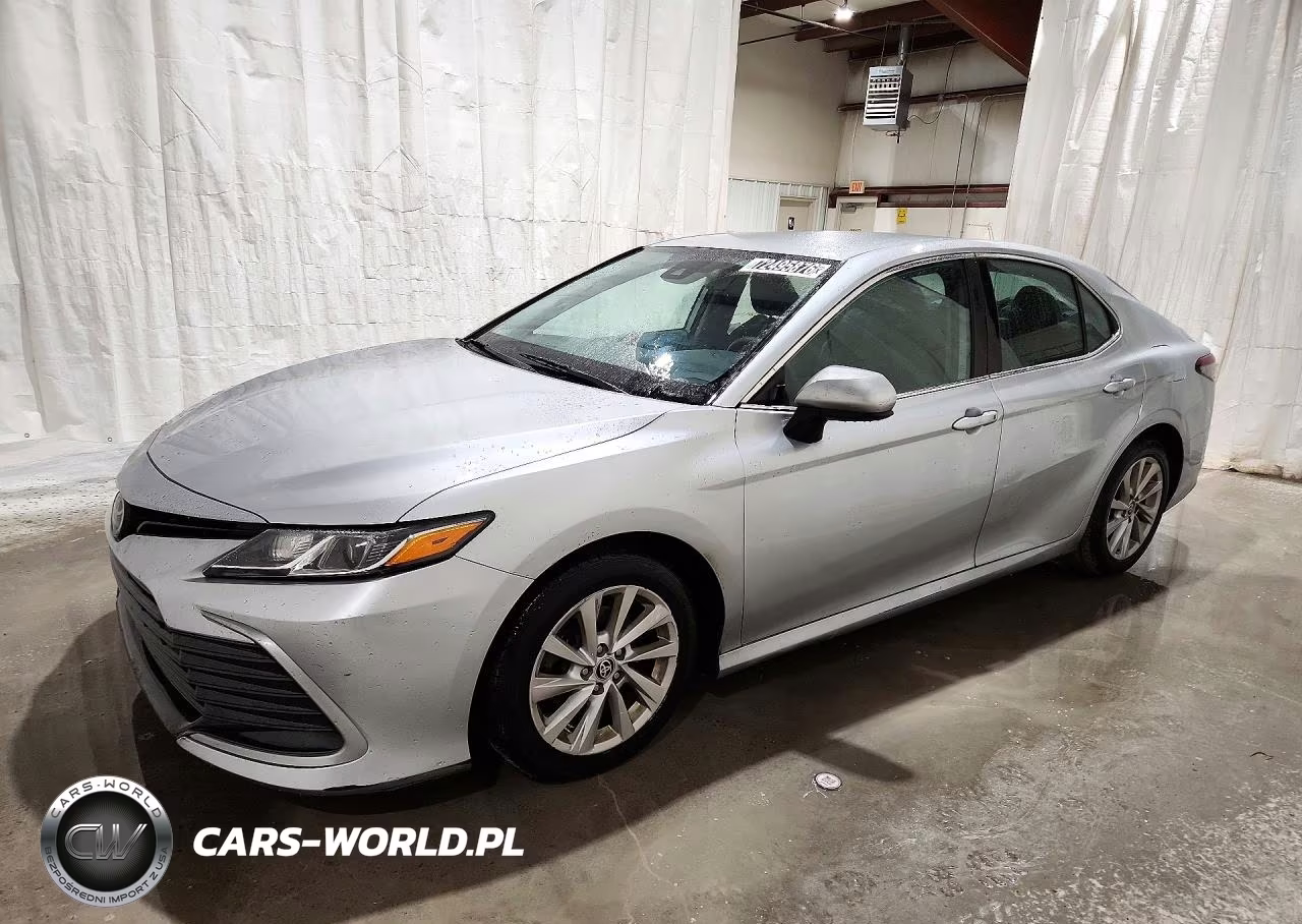 2022 Toyota Camry Le – zdjęcie 1 z 12
