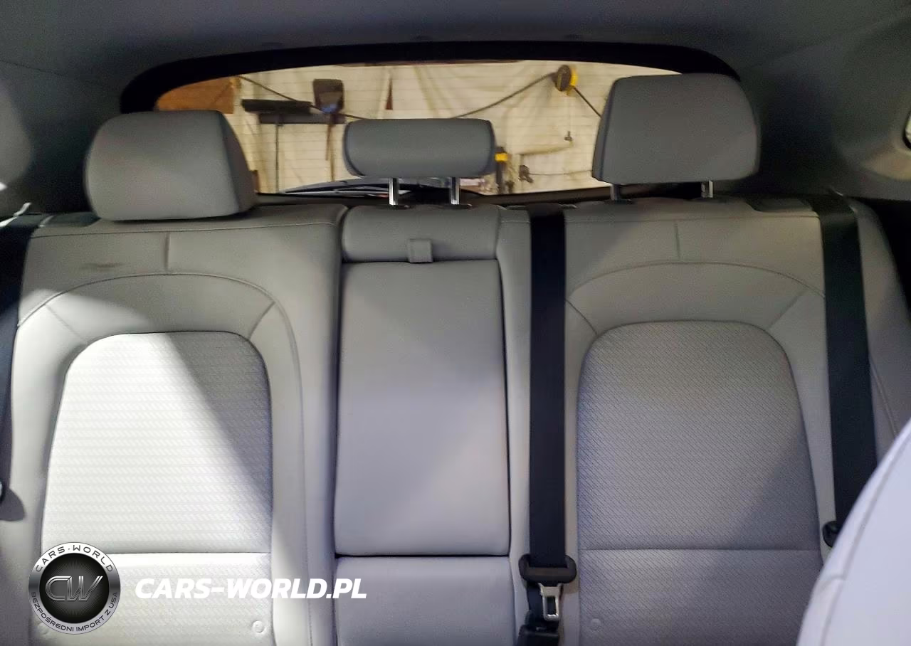2019 Hyundai Kona Ultimate VIN:KM8K53AG6KU022373 - 10