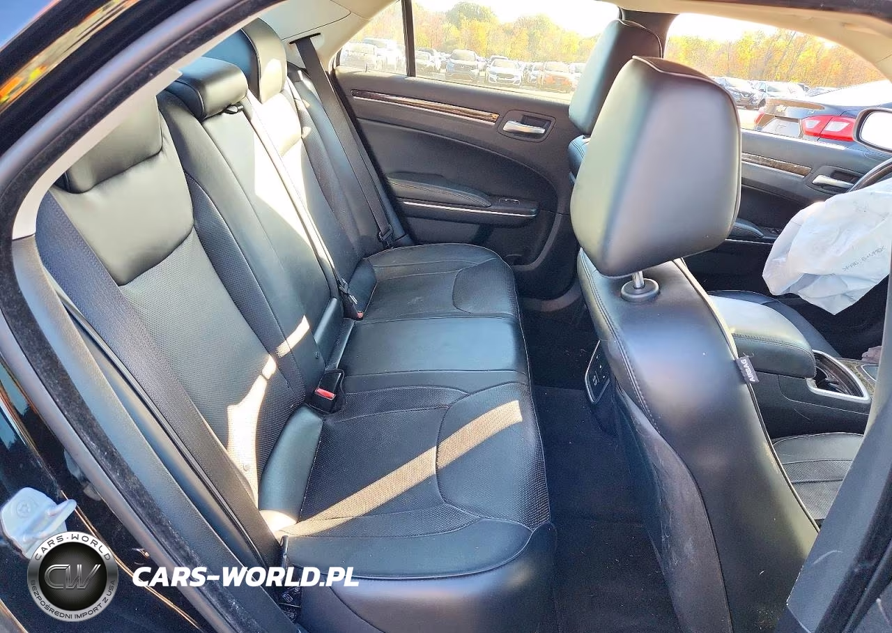2015 Chrysler 300C VIN:2C3CCAKG5FH887561 - 10