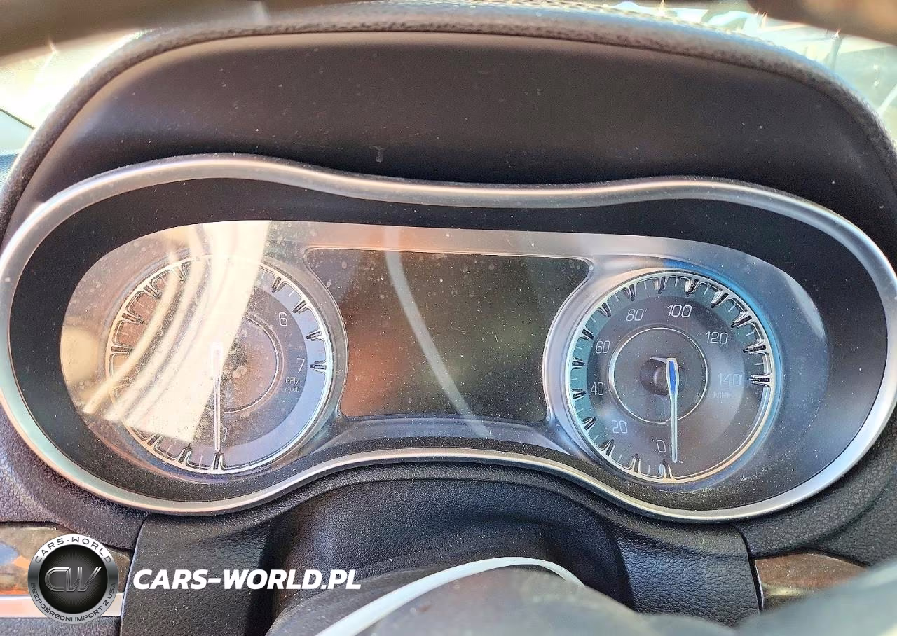 2015 Chrysler 300C VIN:2C3CCAKG5FH887561 - 9