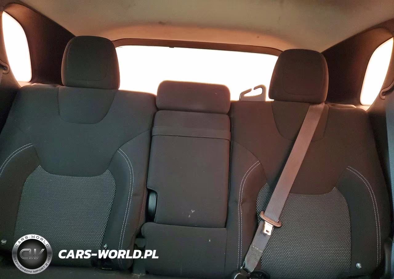 2019 Jeep Cherokee Latitude VIN:1C4PJLCX9KD109431 - 10