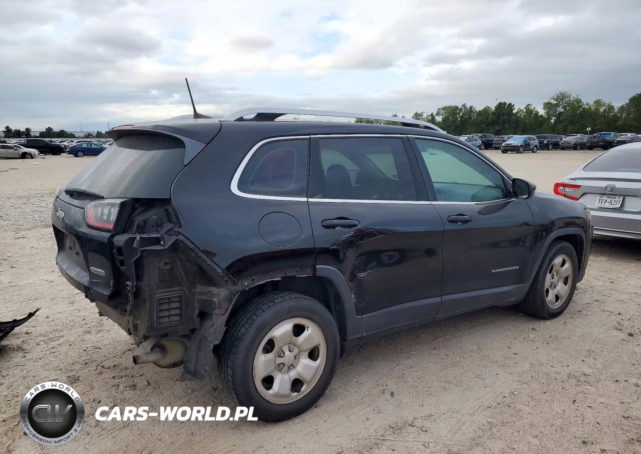 2019 Jeep Cherokee Latitude VIN:1C4PJLCX9KD109431 - 3