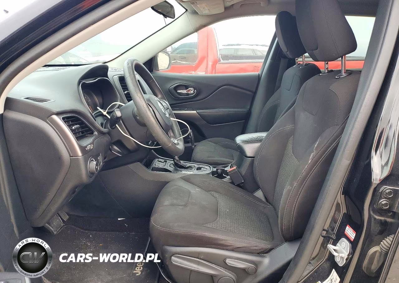 2019 Jeep Cherokee Latitude VIN:1C4PJLCX9KD109431 - 7