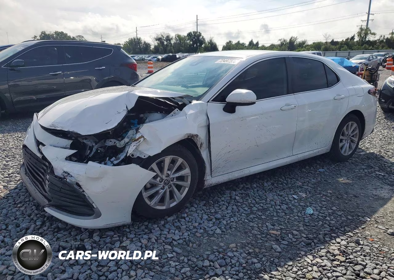 2023 Toyota Camry Le – zdjęcie 1 z 12