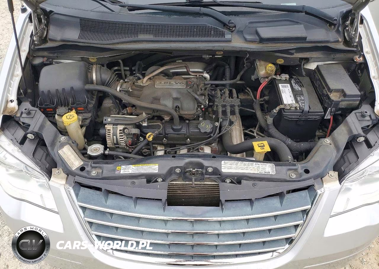 2010 Chrysler Town & Country Touring Plus VIN:2A4RR8D18AR320683 - 12