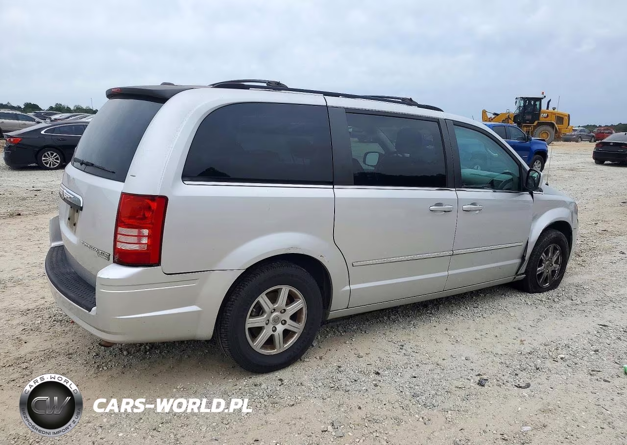 2010 Chrysler Town & Country Touring Plus VIN:2A4RR8D18AR320683 - 3