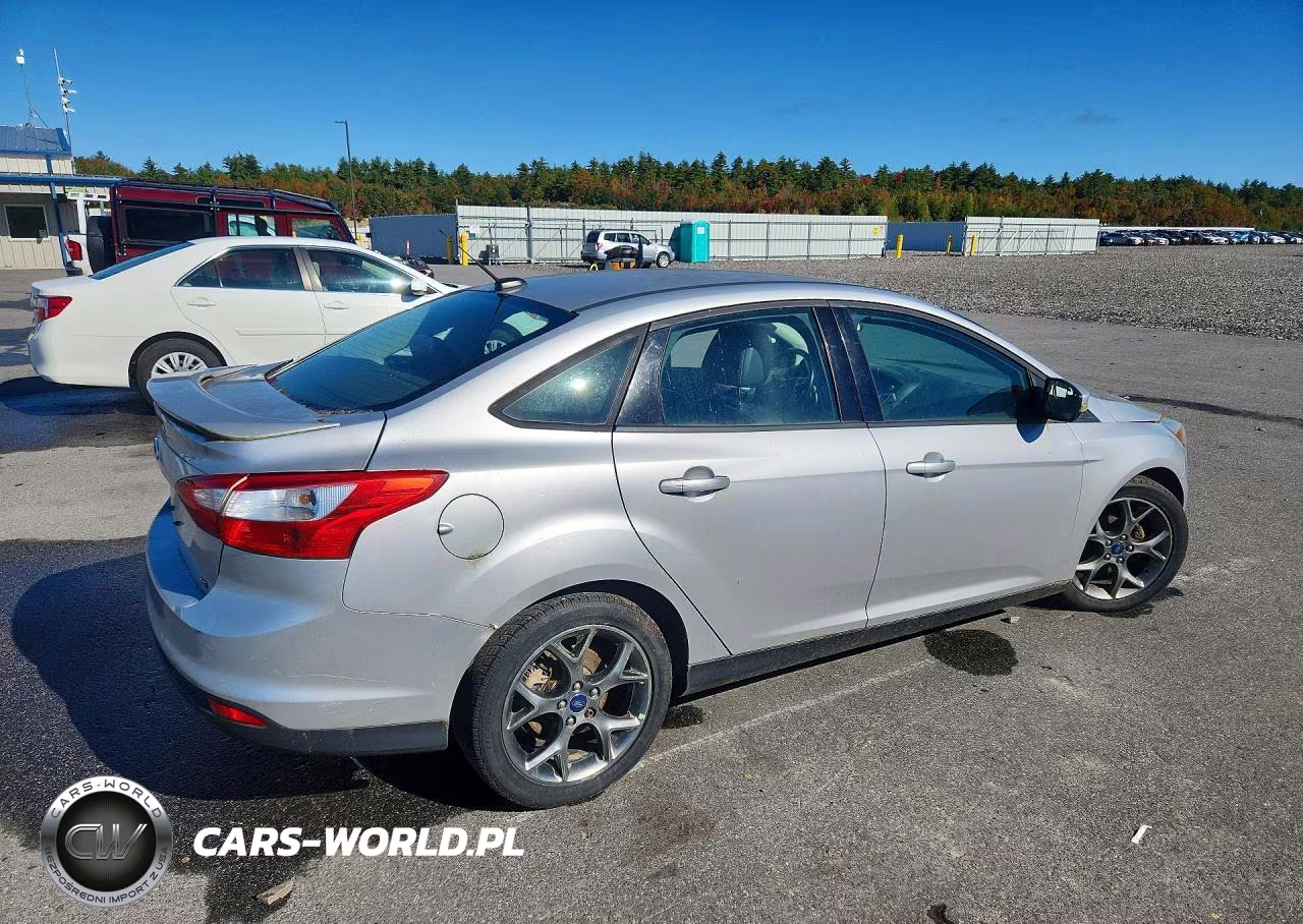 2013 Ford Focus Se VIN:1FADP3F22DL308577 - 3