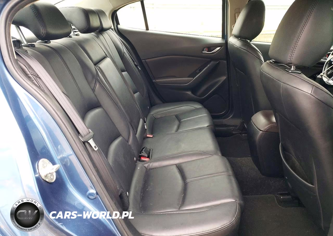 2018 Mazda 3 Touring VIN:3MZBN1V30JM193572 - 10