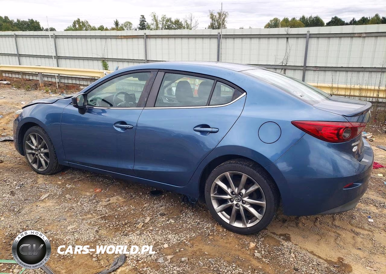 2018 Mazda 3 Touring VIN:3MZBN1V30JM193572 - 2