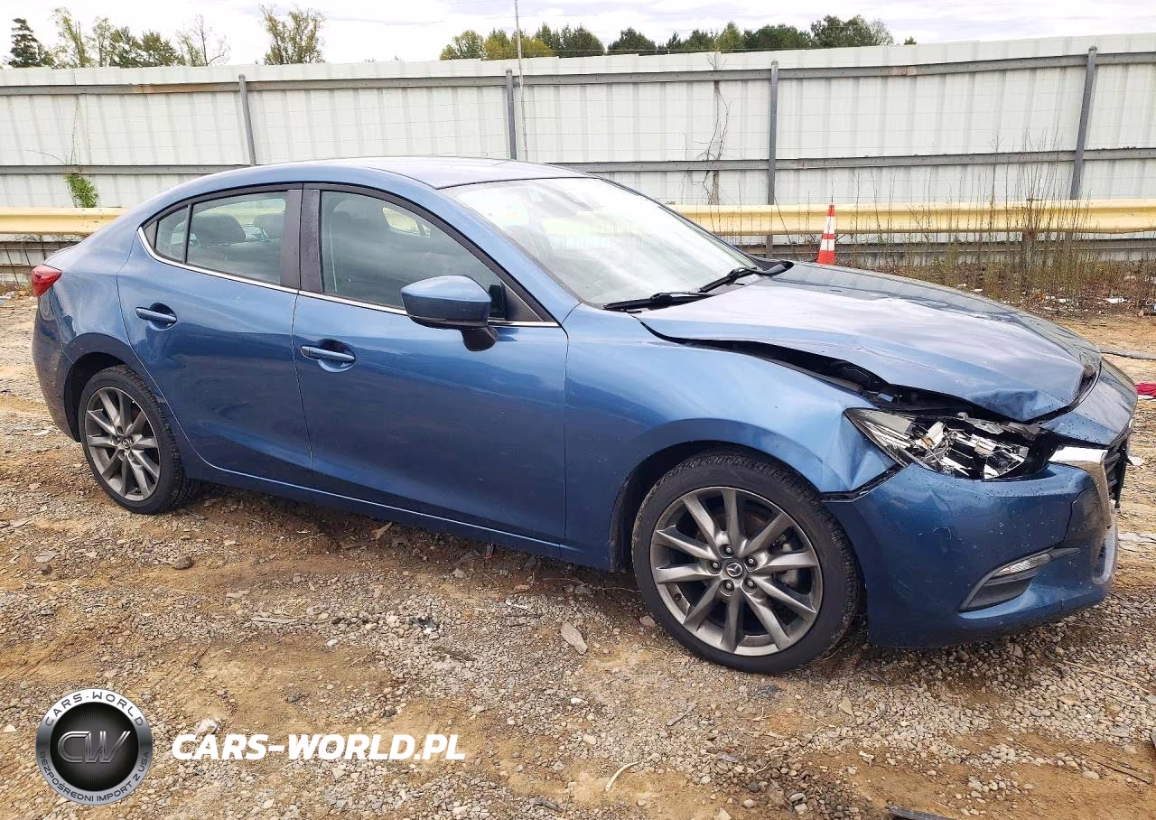 2018 Mazda 3 Touring VIN:3MZBN1V30JM193572 - 4