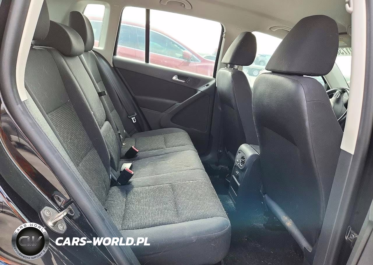 2015 Volkswagen Tiguan S VIN:WVGAV7AX6FW556874 - 11