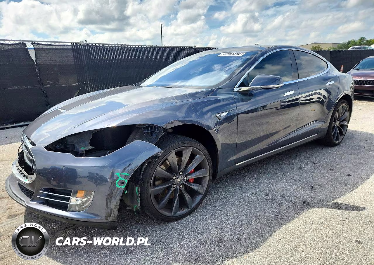 2014 Tesla Model S – zdjęcie 1 z 13