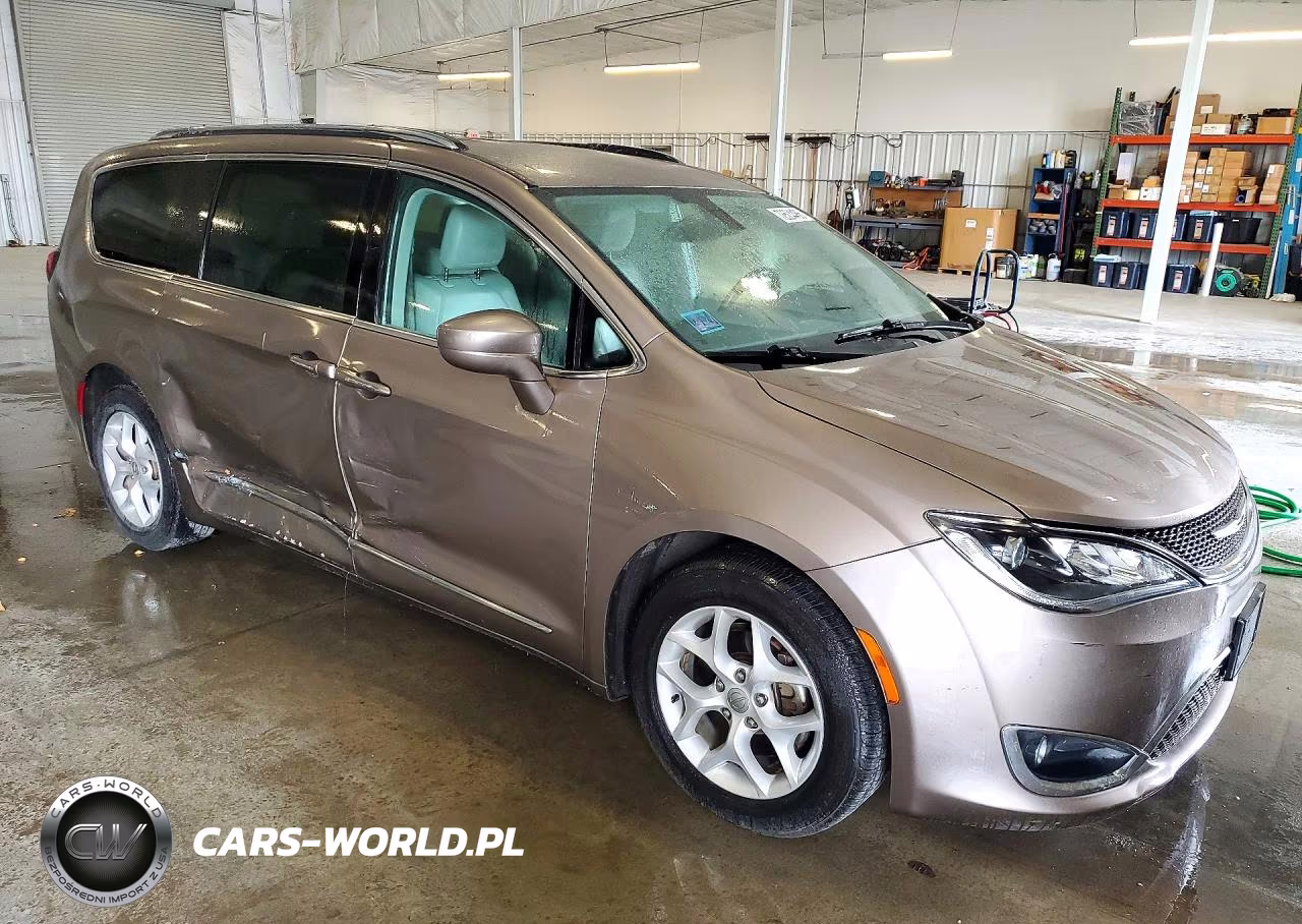 2017 Chrysler Pacifica Touring L Plus VIN:2C4RC1EG9HR570378 - 4