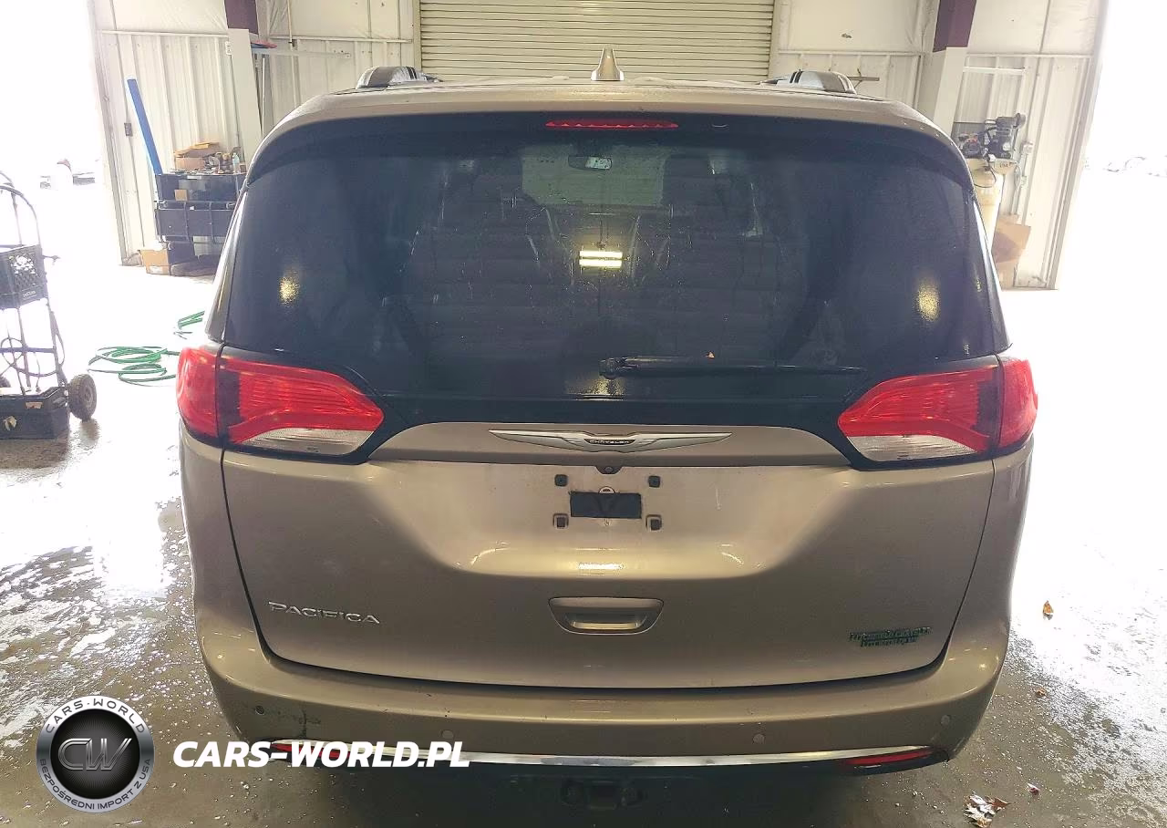 2017 Chrysler Pacifica Touring L Plus VIN:2C4RC1EG9HR570378 - 6