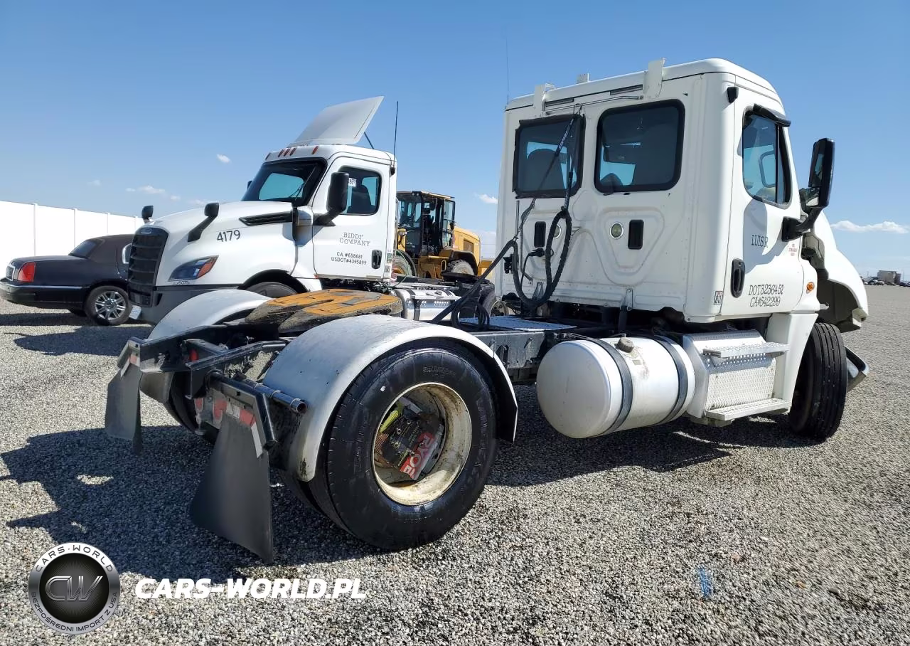 2016 Freightliner Cascadia 125 Semi Truck VIN:3AKBGDDVXGSHD6210 - 3