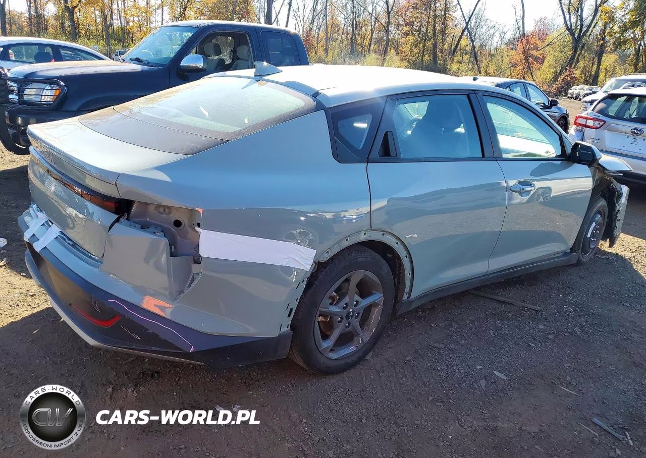 2025 Kia K4 Lxs VIN:3KPFT4DE1SE005247 - 3
