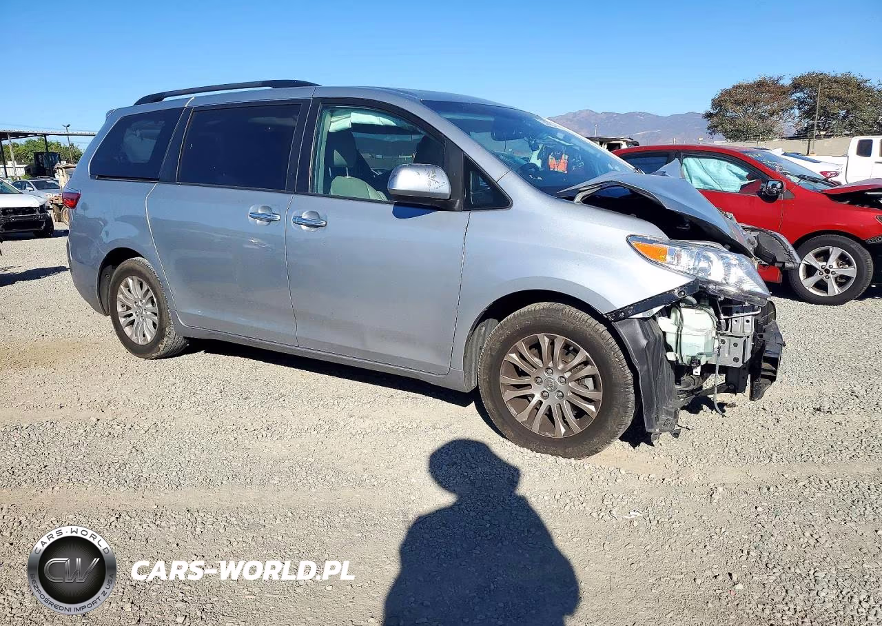 2015 Toyota Sienna Xle 8-Passenger VIN:5TDYK3DC7FS616061 - 4