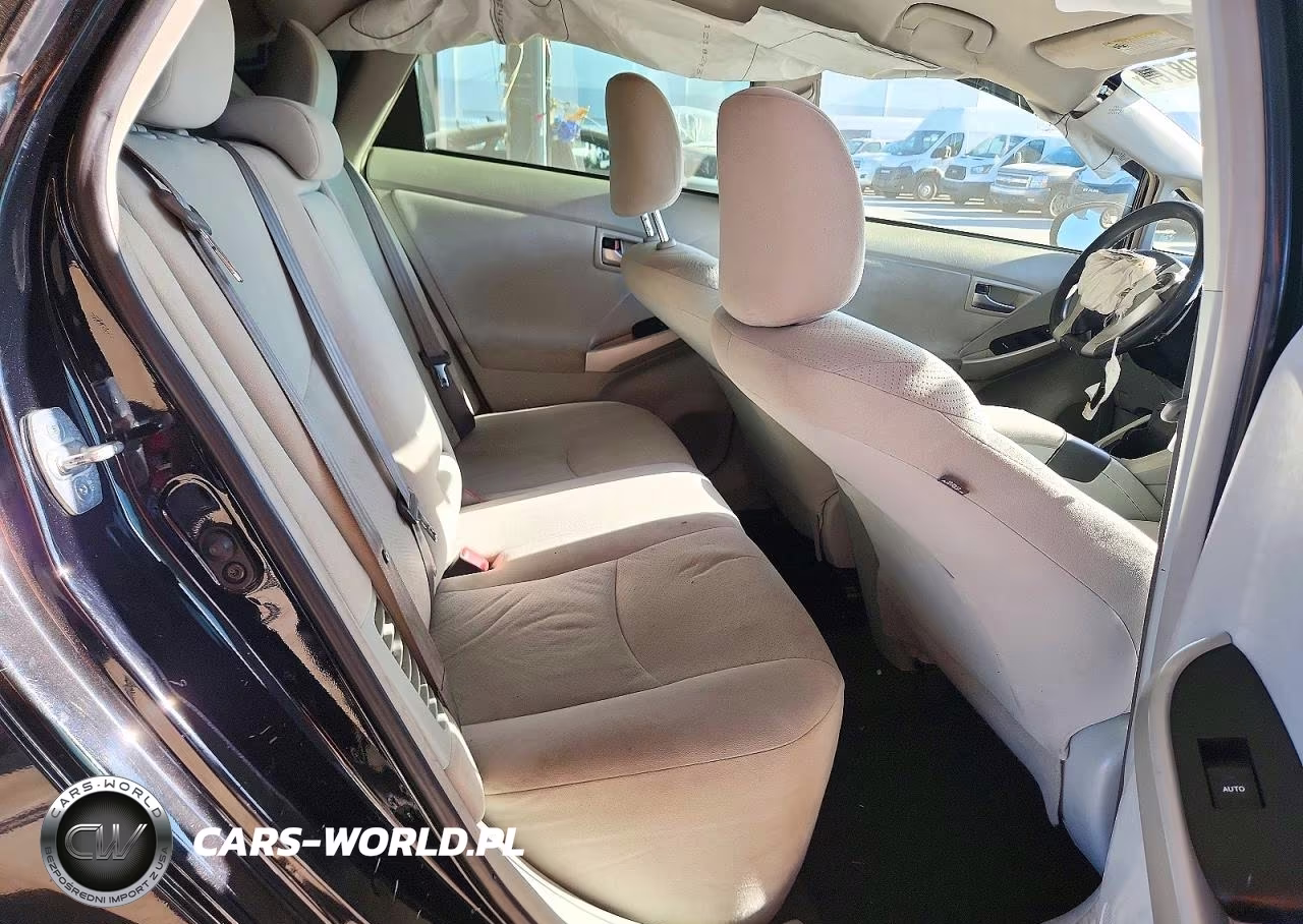2015 Toyota Prius Two VIN:JTDKN3DU1F1876331 - 10