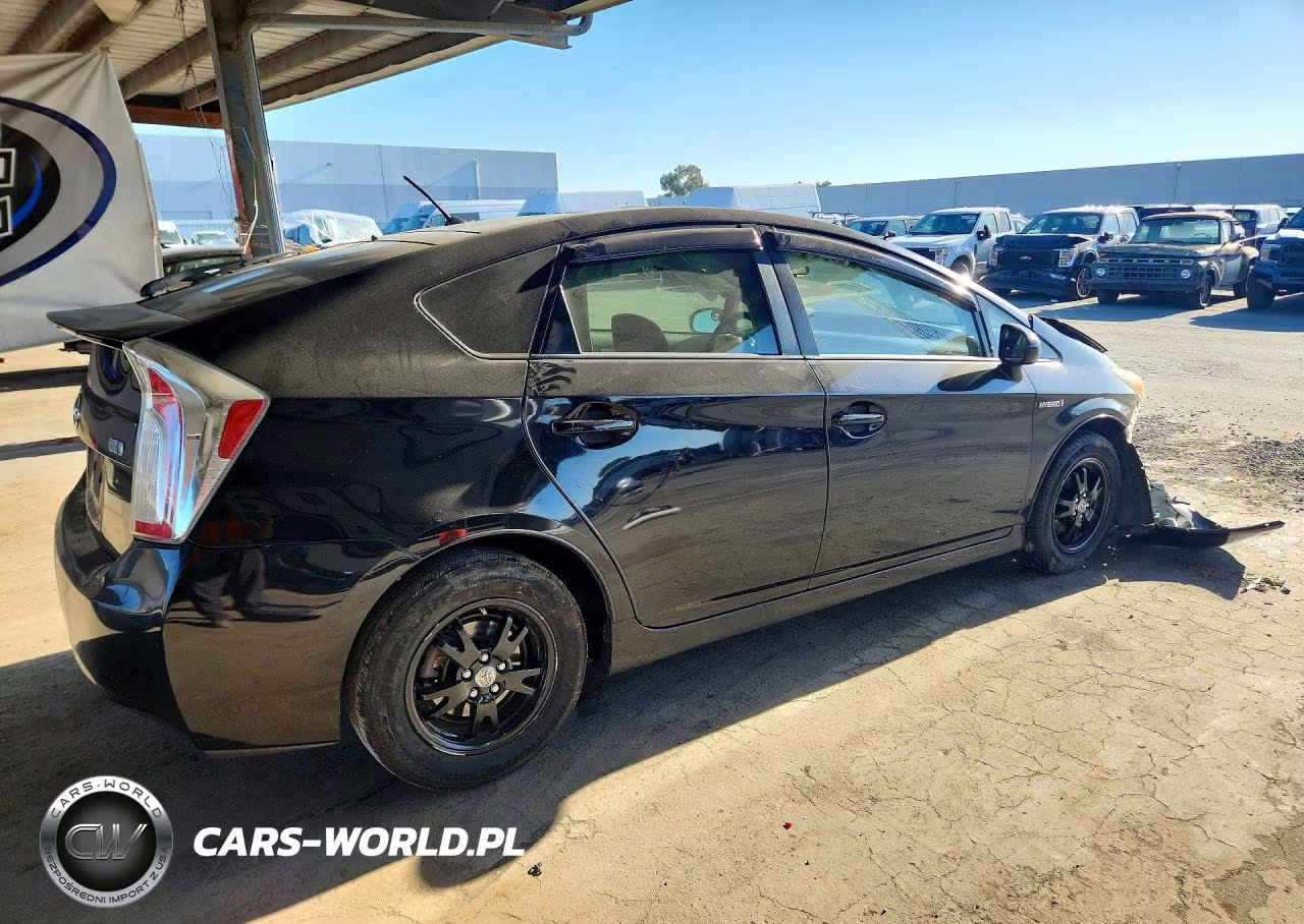 2015 Toyota Prius Two VIN:JTDKN3DU1F1876331 - 3