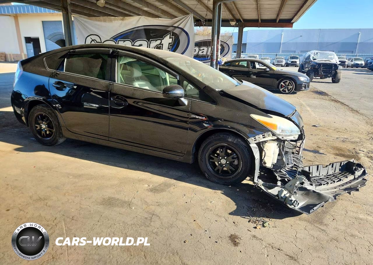 2015 Toyota Prius Two VIN:JTDKN3DU1F1876331 - 4