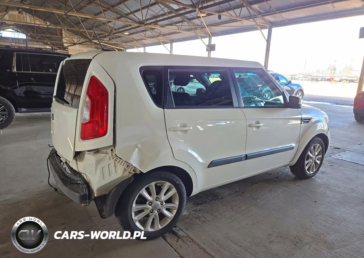 2013 Kia Soul + VIN:KNDJT2A65D7523988 - 3