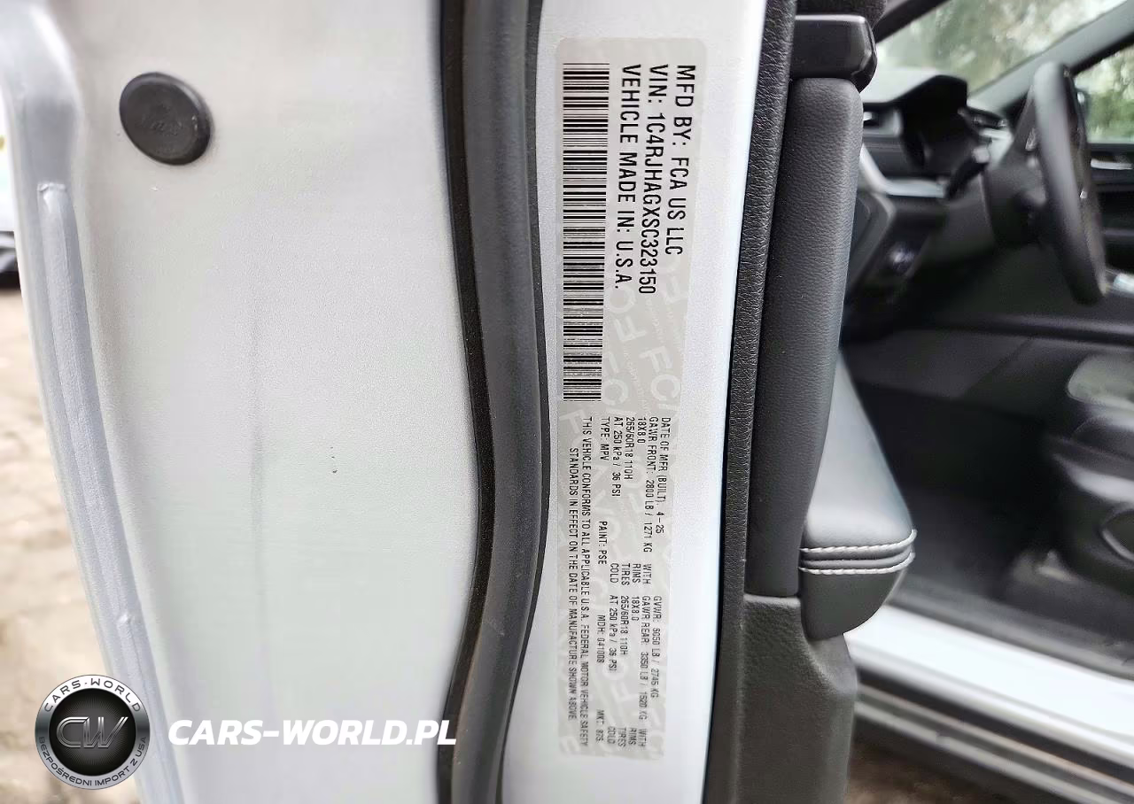 2025 Jeep Grand Cherokee Laredo VIN:1C4RJHAGXSC323150 - 13