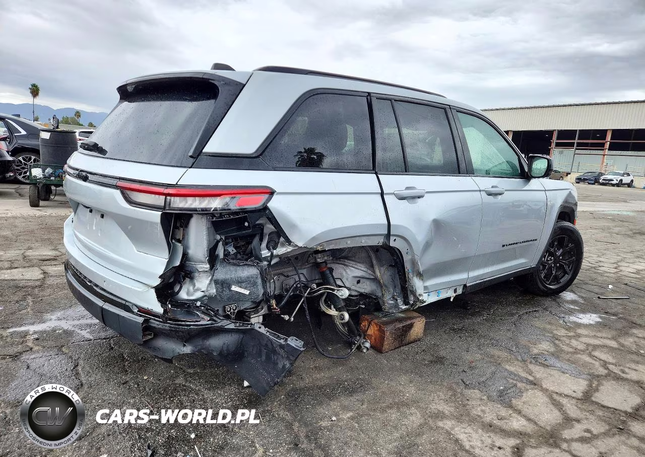 2025 Jeep Grand Cherokee Laredo VIN:1C4RJHAGXSC323150 - 3
