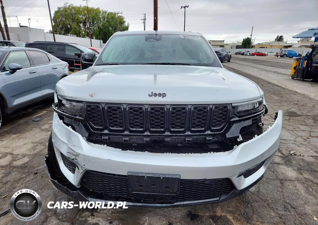 2025 Jeep Grand Cherokee Laredo VIN:1C4RJHAGXSC323150 - 5