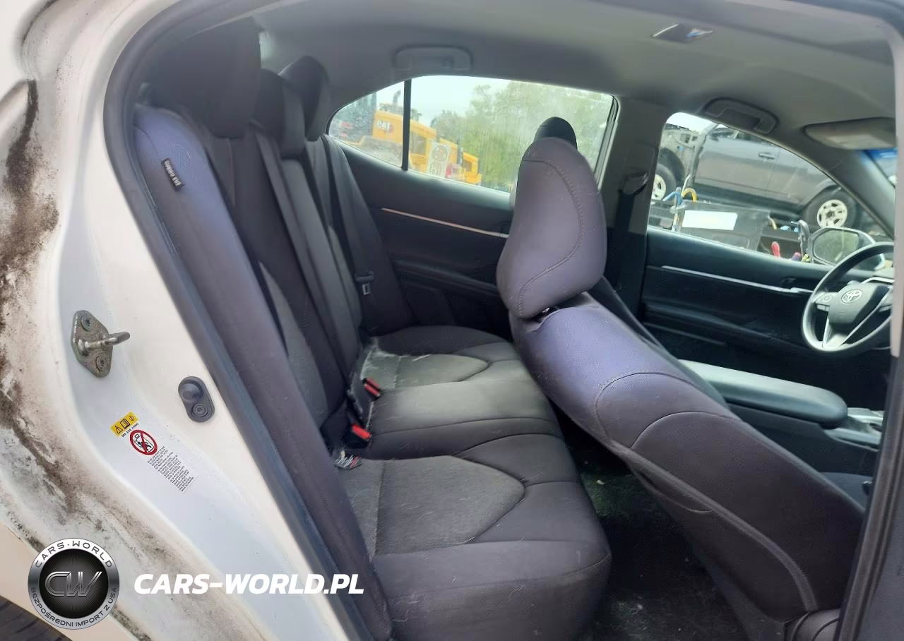 2018 Toyota Camry L VIN:4T1B11HK9JU551325 - 10