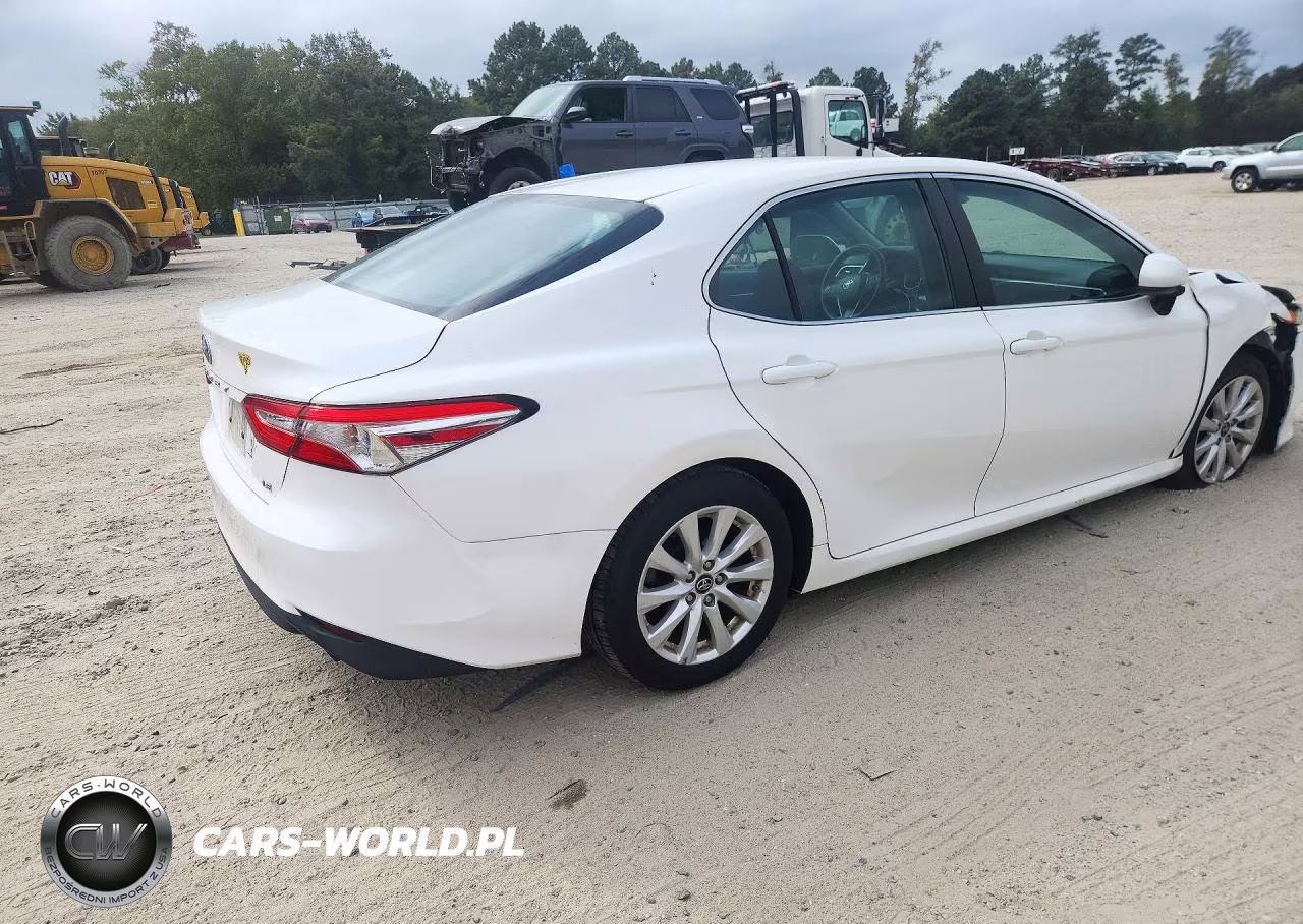 2018 Toyota Camry L VIN:4T1B11HK9JU551325 - 3