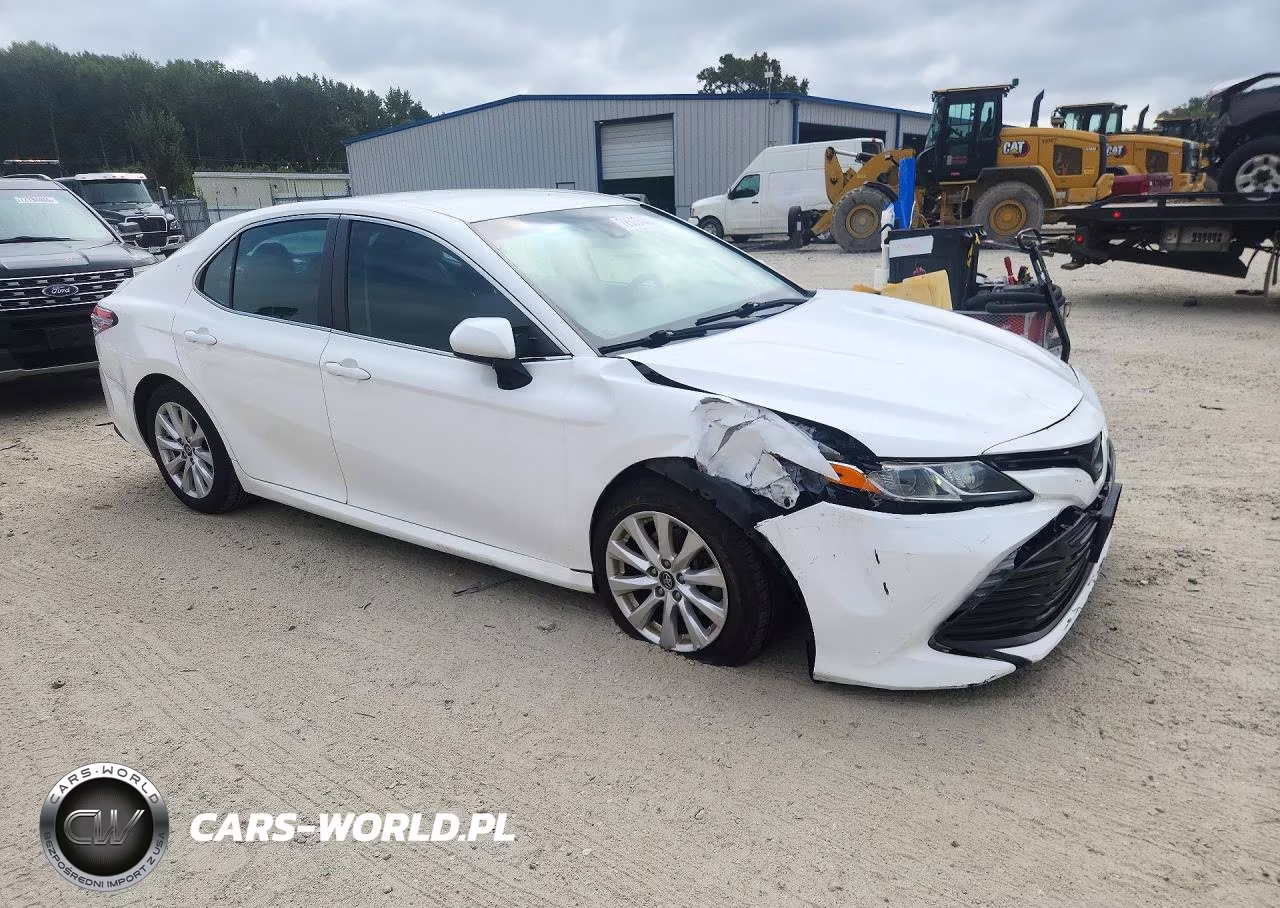 2018 Toyota Camry L VIN:4T1B11HK9JU551325 - 4