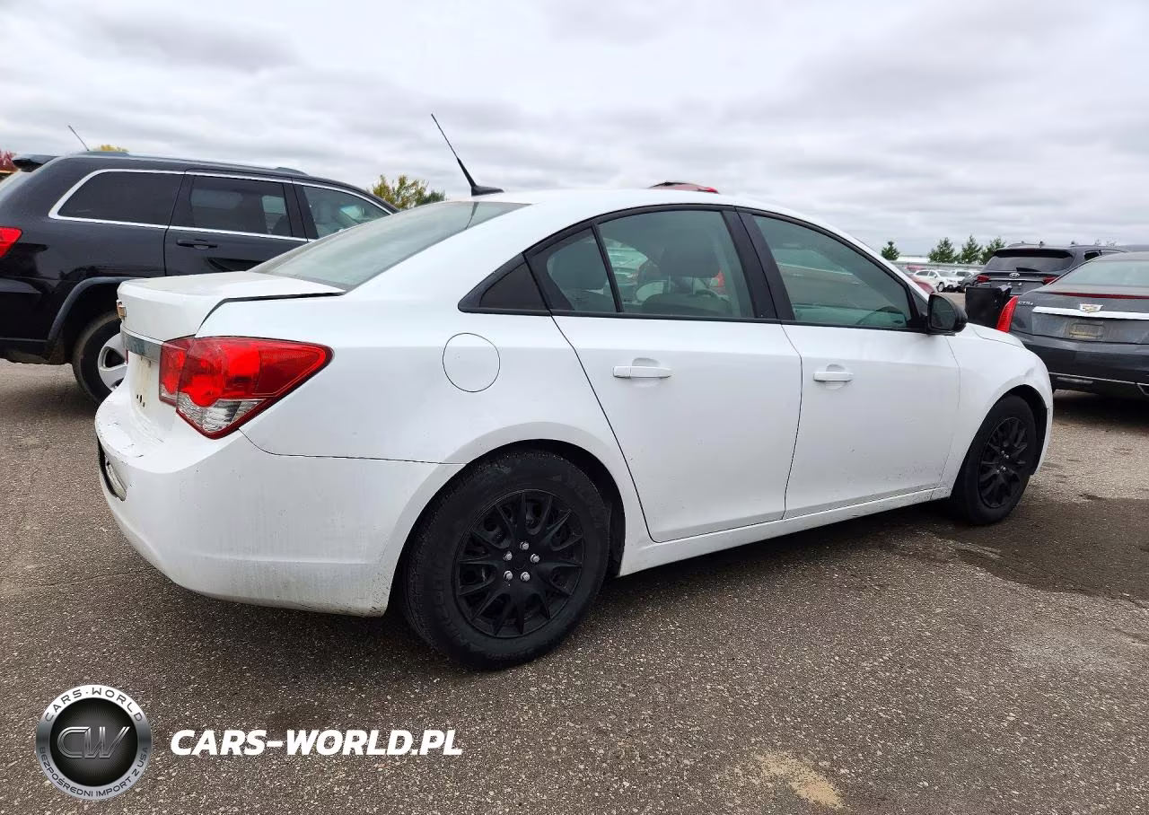 2014 Chevrolet Cruze Ls VIN:1G1PA5SH3E7254885 - 3