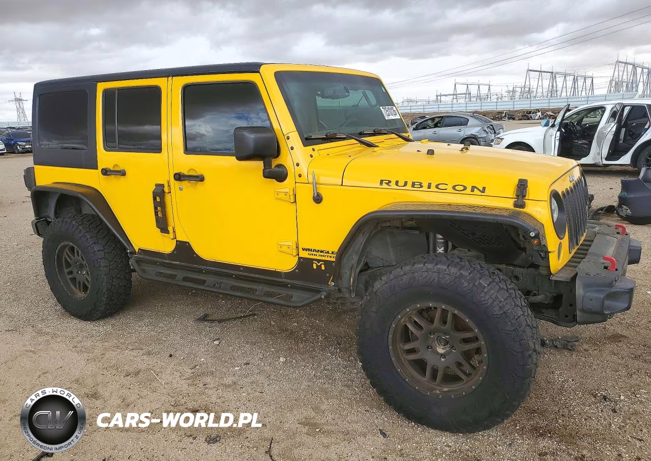 2015 Jeep Wrangler Unlimited Rubicon VIN:1C4BJWFG4FL659946 - 4
