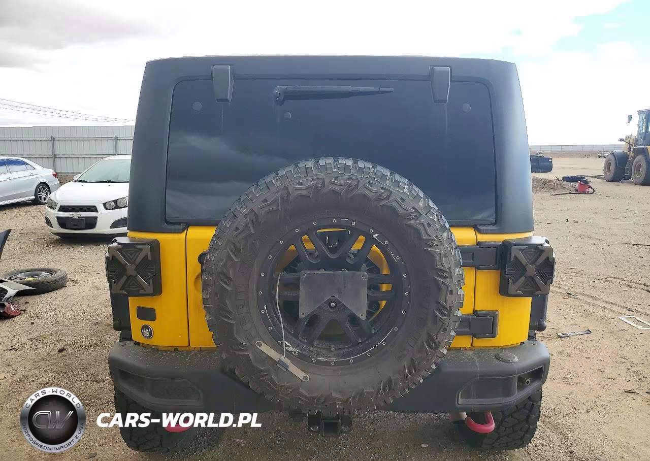 2015 Jeep Wrangler Unlimited Rubicon VIN:1C4BJWFG4FL659946 - 6